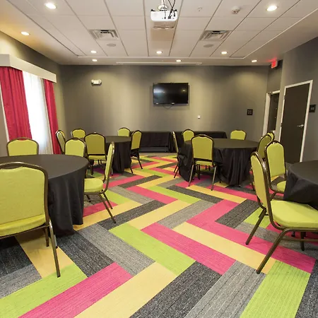 Hampton Inn Mustang-2