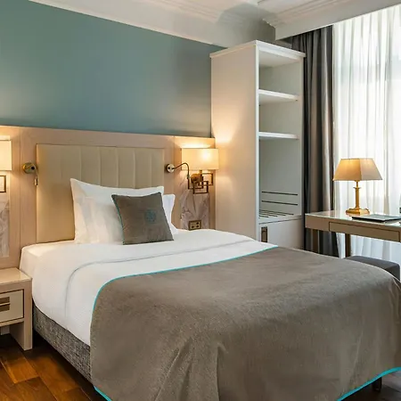 Grand Hotel Suisse Majestic, Autograph Collection-2