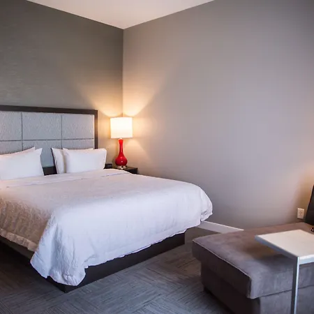 Hampton Inn-Pontiac-3