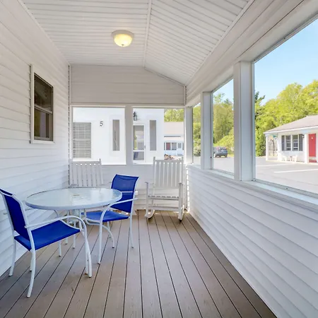 Carriage House Motel Cottages & Suites-2