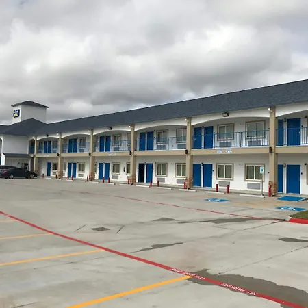 Deluxe Inn & Suites - Baytown-3