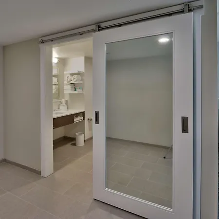 Hampton Inn & Suites Artesia-2