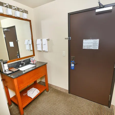 Baymont By Wyndham Grand Forks-2