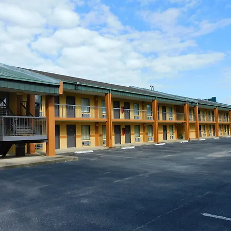 Camilla Inn & Suites-3