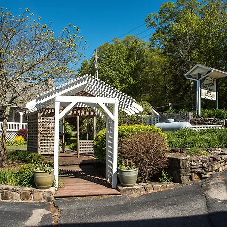 Boxwood Lodge Blowing Rock Near Boone-University-3