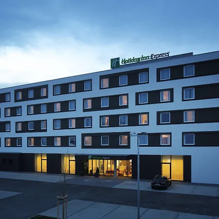 Holiday Inn Express Friedrichshafen, an IHG Hotel-3
