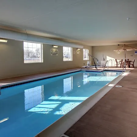 Cobblestone Hotel & Suites - Newton-2