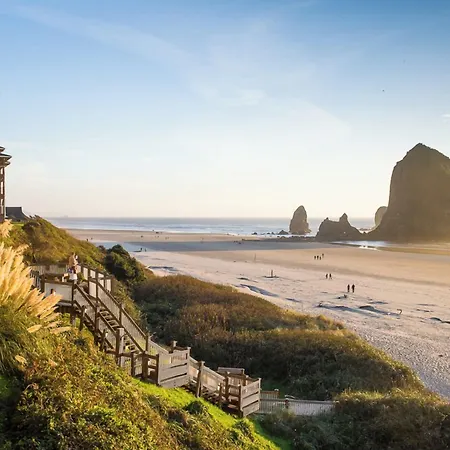 Hallmark Resort In Cannon Beach-2