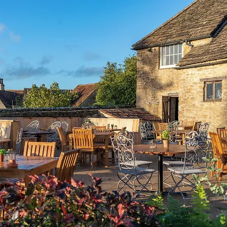 The George Inn & Plaine-2