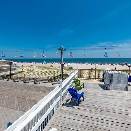 Boardwalk Hotel Charlee & Apartments Beach Hotel Oceanfront-3