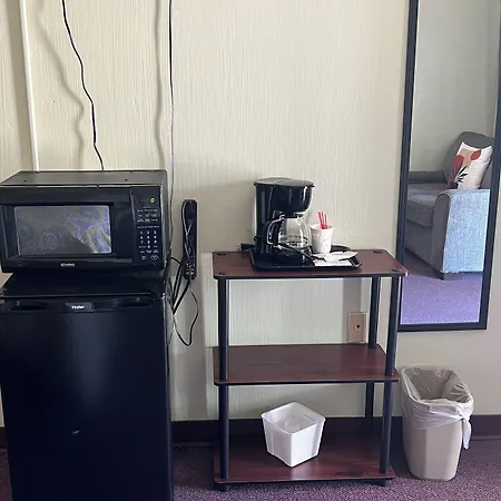 Midtown Inn & Suites-3