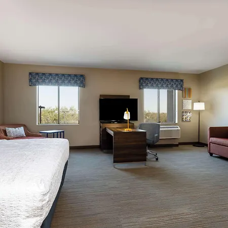 Hampton Inn & Suites Woodward-2