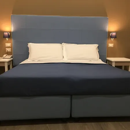 Hotel Magenta-2