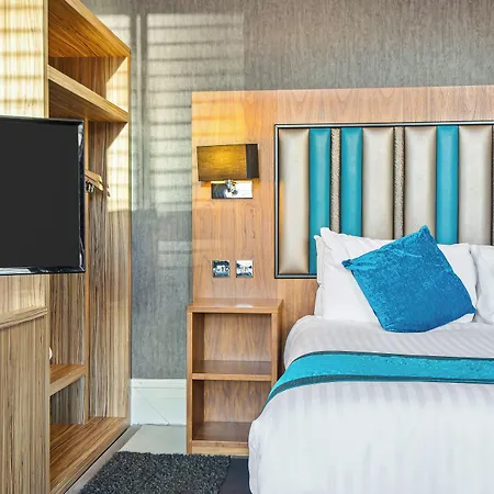 Roomzzz Manchester City-3