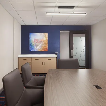 Hampton Inn & Suites Cleveland-Mentor-2