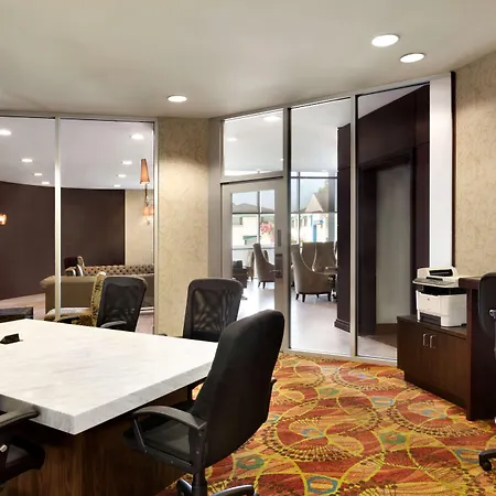Embassy Suites Los Angeles Glendale-2