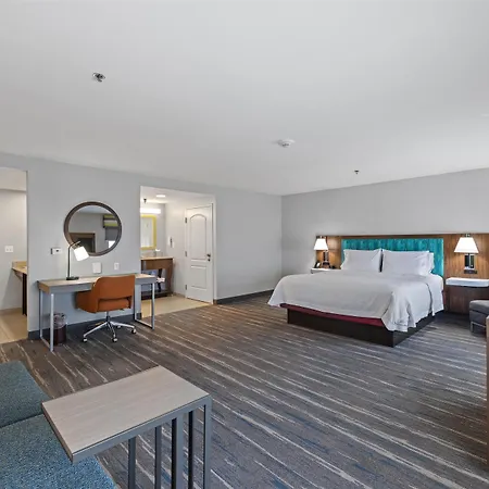 Hampton Inn & Suites Madera-3