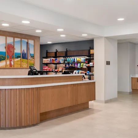 Hampton Inn & Suites Rockland-3