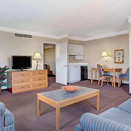 Days Inn By Wyndham Tucson City Center-2