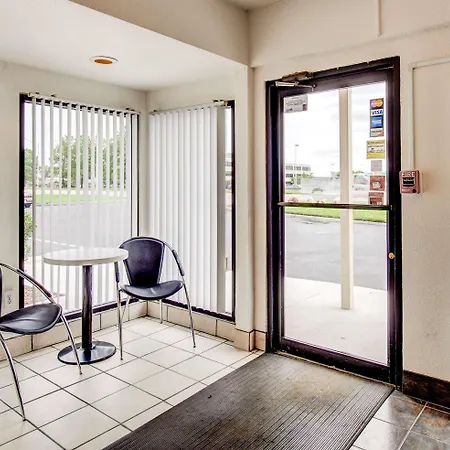 Travelodge By Wyndham Norfolk Airport-2