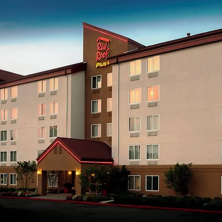 Red Roof Inn Plus Long Island - Garden City-2