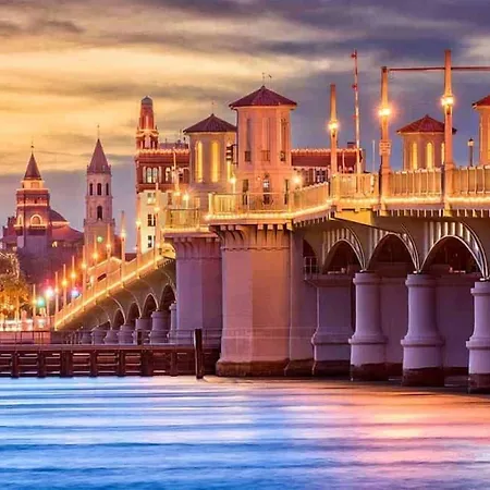 Ocean Sands Beach Boutique Inn-1 Acre Private Beach-St Augustine Historic-2 Miles-Shuttle With Downtown Tour-Heated Salt Water Pool Until 420Am-Popcorn-Cookies-New 4K Usd Black Beds- 69 Item Breakfast-Eggs-Bacon-Starbucks- Free Laundry- #904-799-Sand-2