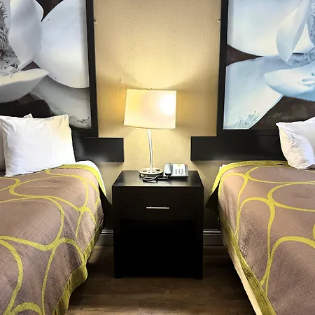Super 8 By Wyndham Tupelo Airport-3