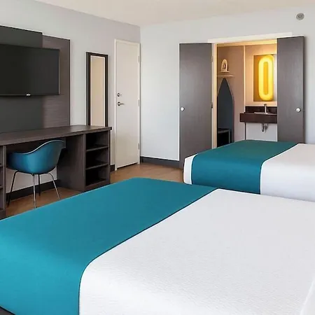 Motel 6-Anaheim, Ca - Maingate-2