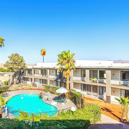 Super 8 By Wyndham Barstow-3