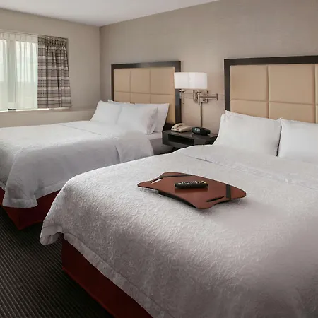 Hampton Inn & Suites Milwaukee Downtown-2