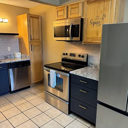 Super 8 By Wyndham Tulsa - Route 66-3