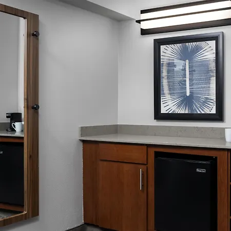 Hyatt Place Charlotte Airport/Lake Pointe-3