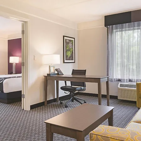 La Quinta By Wyndham Atlanta Perimeter Medical-3