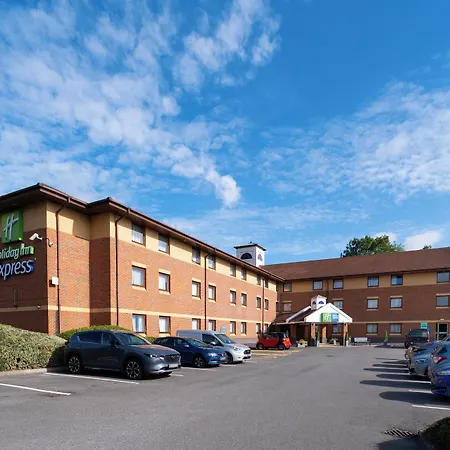 Holiday Inn Express Taunton East By Ihg-2