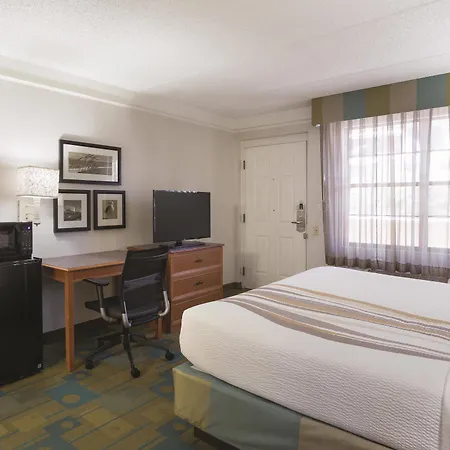 La Quinta Inn By Wyndham San Diego Chula Vista-2