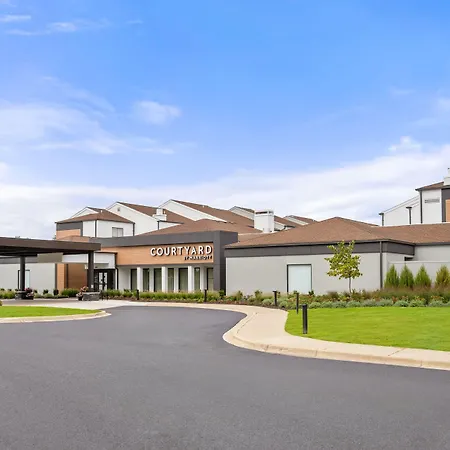 Courtyard By Marriott Detroit Livonia-3