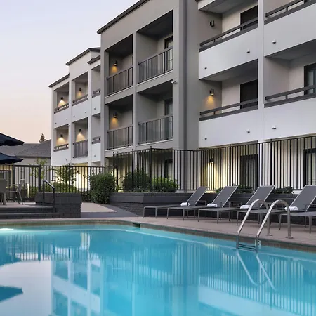 Courtyard By Marriott Bakersfield-3