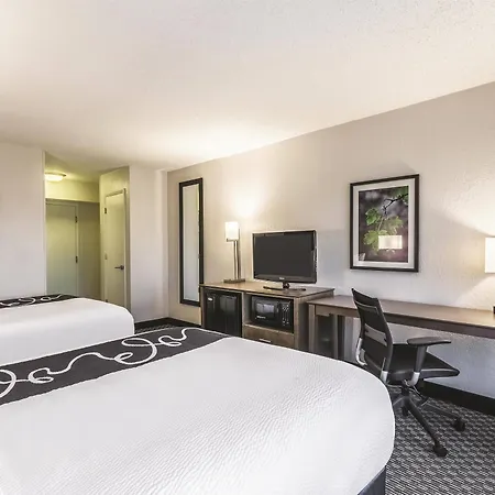 La Quinta By Wyndham Virginia Beach-3