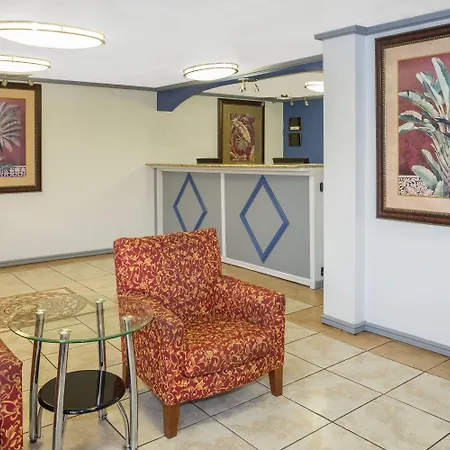 Travelodge By Wyndham Fort Myers Cape Coral-2