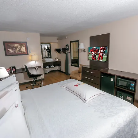 Red Roof Inn Plus+ Pittsburgh South - Airport-3