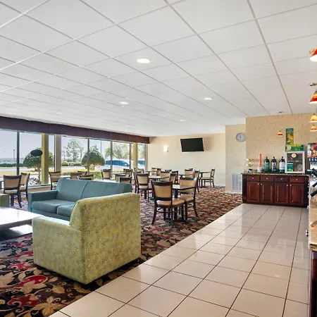Quality Inn & Suites Near Lake Eufaula-3