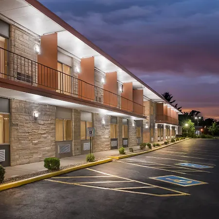 Travelodge By Wyndham Bloomington-2