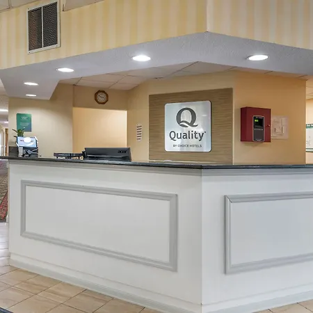 Quality Inn & Suites Near Amish Country-2