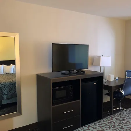 Days Inn By Wyndham Carlsbad-3