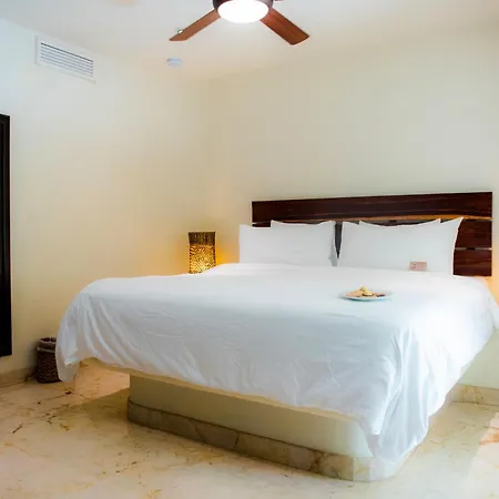 El Taj Oceanfront&Beachside Condo Hotel-2
