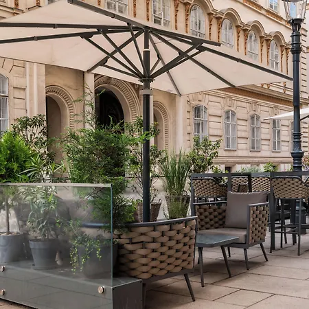 Steigenberger Hotel Herrenhof-3