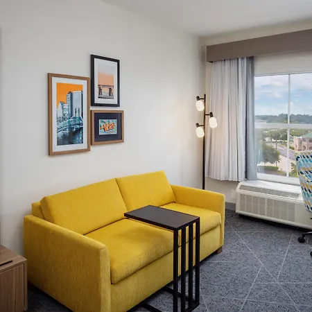 Hampton Inn & Suites Jacksonville Deerwood Park-3