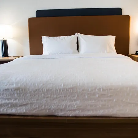 Hampton Inn & Suites Laval-3