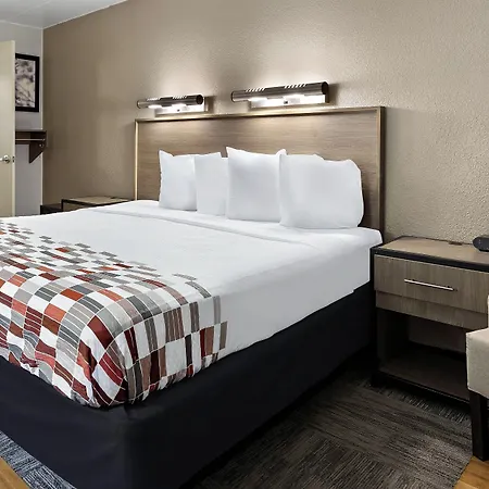 Red Roof Inn Cleveland - Independence-3
