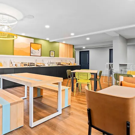 Spark By Hilton Modesto-3